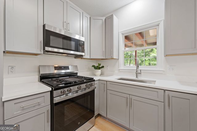 262 Barrington Farms Parkway, Sharpsburg, GA 30277