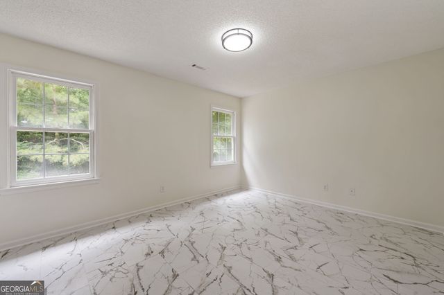 262 Barrington Farms Parkway, Sharpsburg, GA 30277