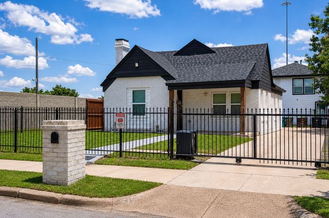 235 W Woodin Boulevard, Dallas, TX 75224