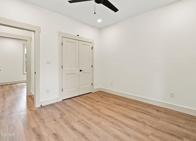 136 Cove Springs Drive, Dandridge, TN 37725