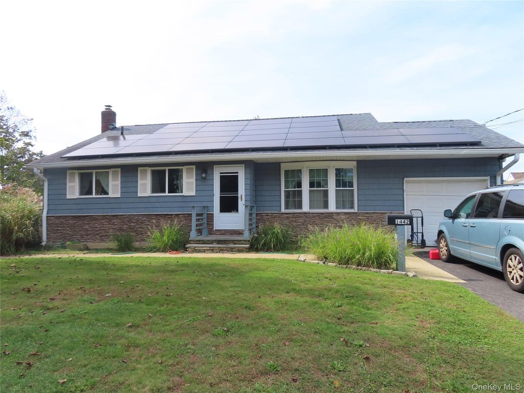 1442 Baldwin Boulevard, Bay Shore, NY 11706 — photo 2