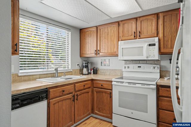3407 Covington St NE, Salem, OR 97305