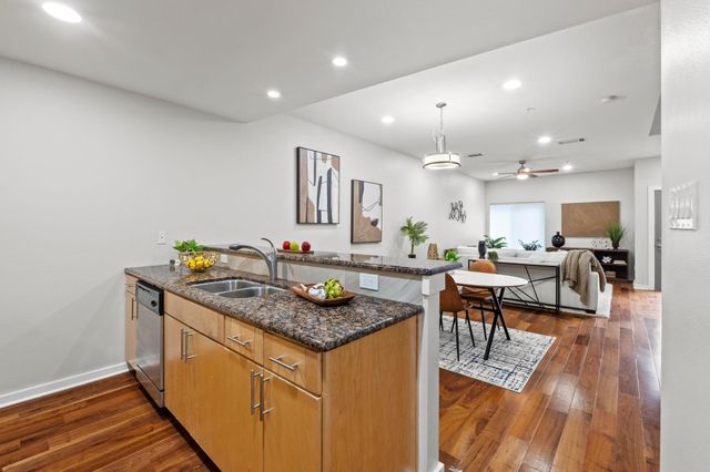 503 Swanee DR 19, Austin, TX 78752