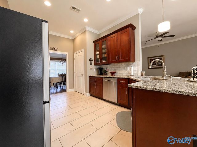312 Dominion Drive SE, Hartselle, AL 35640
