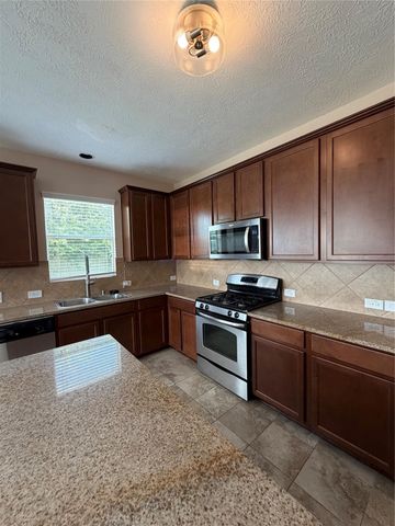 7034 Sun Creek Drive, Hitchcock, TX 77563