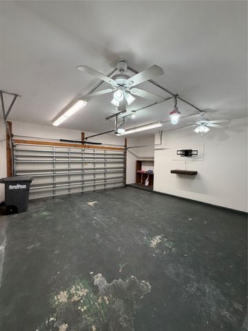 7034 Sun Creek Drive, Hitchcock, TX 77563