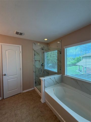 7034 Sun Creek Drive, Hitchcock, TX 77563