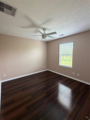 7034 Sun Creek Drive, Hitchcock, TX 77563
