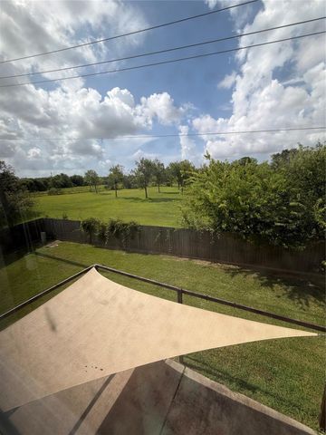 7034 Sun Creek Drive, Hitchcock, TX 77563