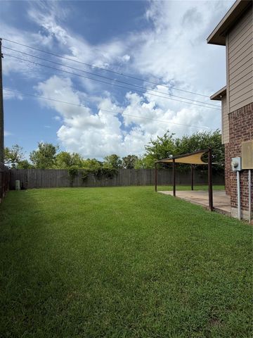 7034 Sun Creek Drive, Hitchcock, TX 77563
