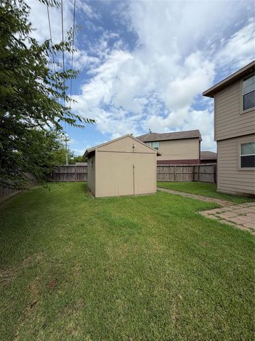 7034 Sun Creek Drive, Hitchcock, TX 77563