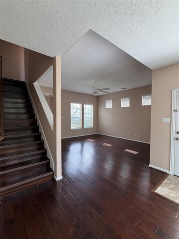 7034 Sun Creek Drive, Hitchcock, TX 77563