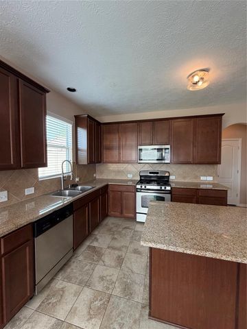 7034 Sun Creek Drive, Hitchcock, TX 77563