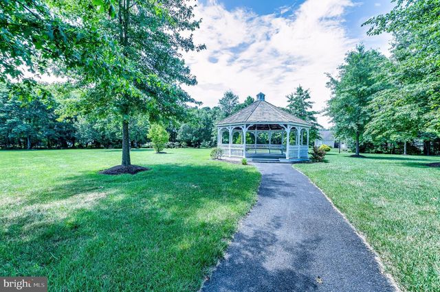 6 FINCHLEY CT, Southampton, NJ 08088