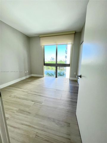 16385 Biscayne Boulevard 607, North Miami Beach, FL 33160