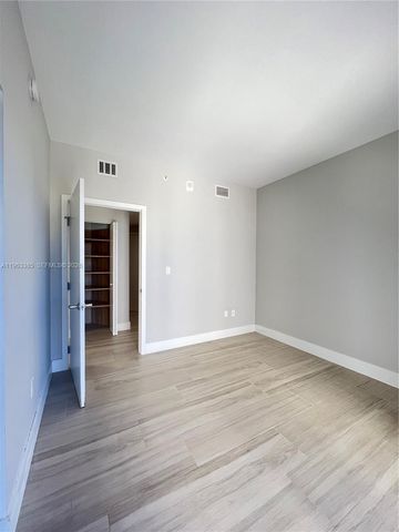 16385 Biscayne Boulevard 607, North Miami Beach, FL 33160