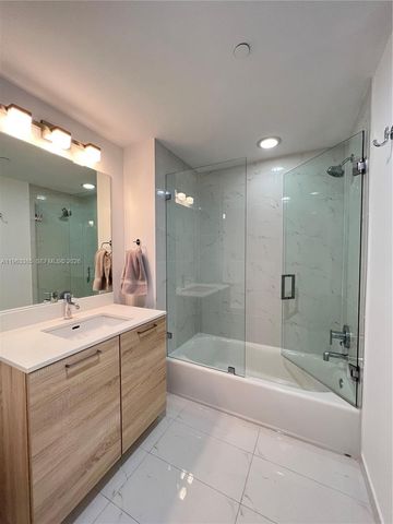 16385 Biscayne Boulevard 607, North Miami Beach, FL 33160