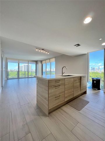 16385 Biscayne Boulevard 607, North Miami Beach, FL 33160