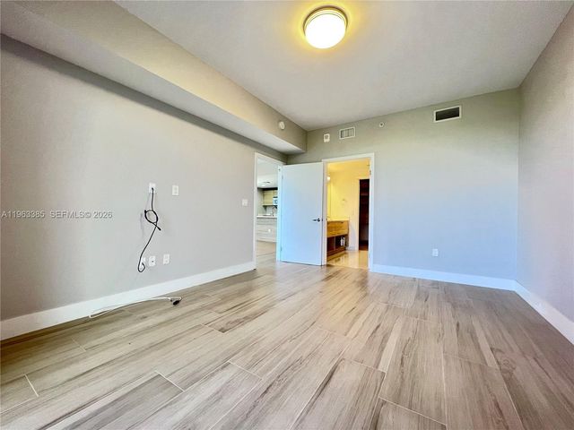 16385 Biscayne Boulevard 607, North Miami Beach, FL 33160
