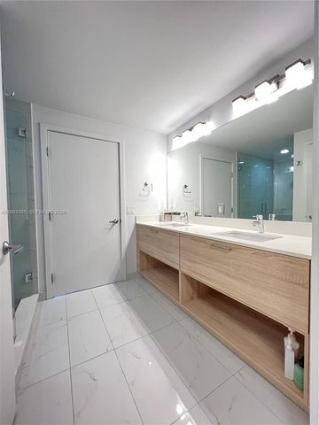 16385 Biscayne Boulevard 607, North Miami Beach, FL 33160