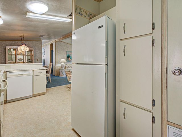 137 N FIJI CIRCLE, Englewood, FL 34223