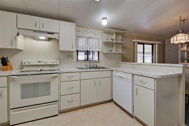 137 N FIJI CIRCLE, Englewood, FL 34223