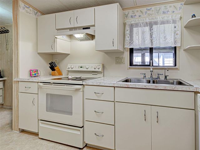 137 N FIJI CIRCLE, Englewood, FL 34223