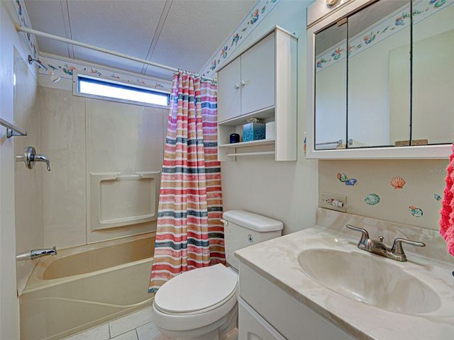 137 N FIJI CIRCLE, Englewood, FL 34223