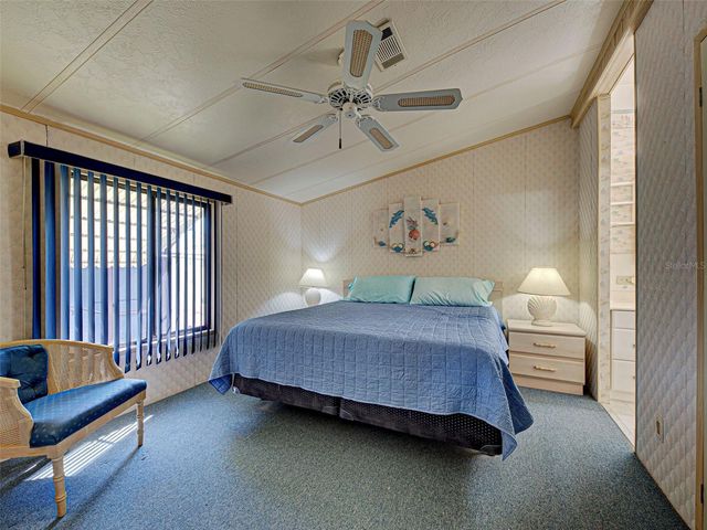 137 N FIJI CIRCLE, Englewood, FL 34223