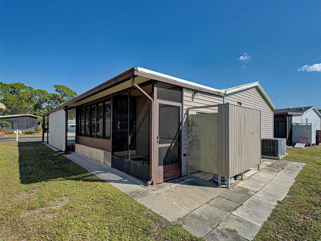 137 N FIJI CIRCLE, Englewood, FL 34223