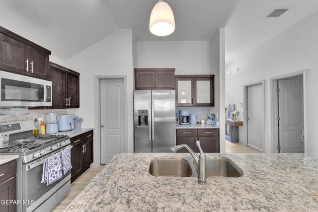 13757 Lago Vista Avenue, Horizon City, TX 79928