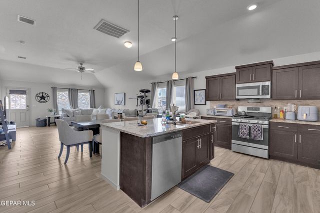 13757 Lago Vista Avenue, Horizon City, TX 79928