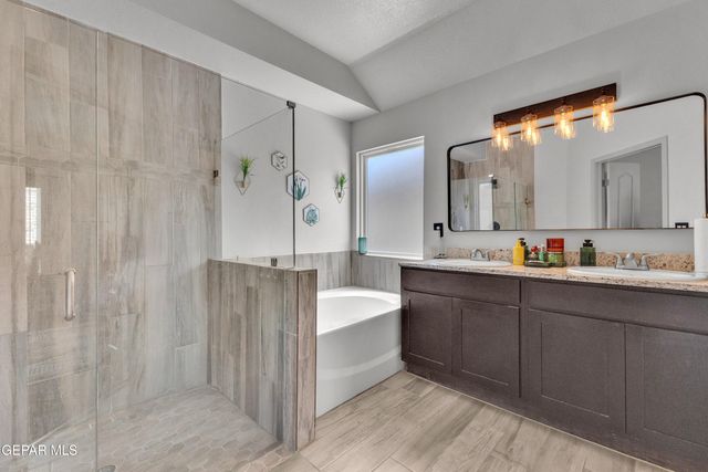 13757 Lago Vista Avenue, Horizon City, TX 79928