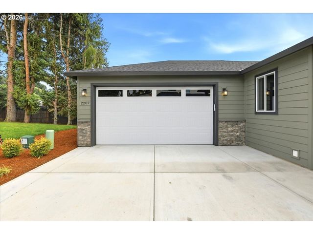 2207 Nw 69TH St, Vancouver, WA 98665