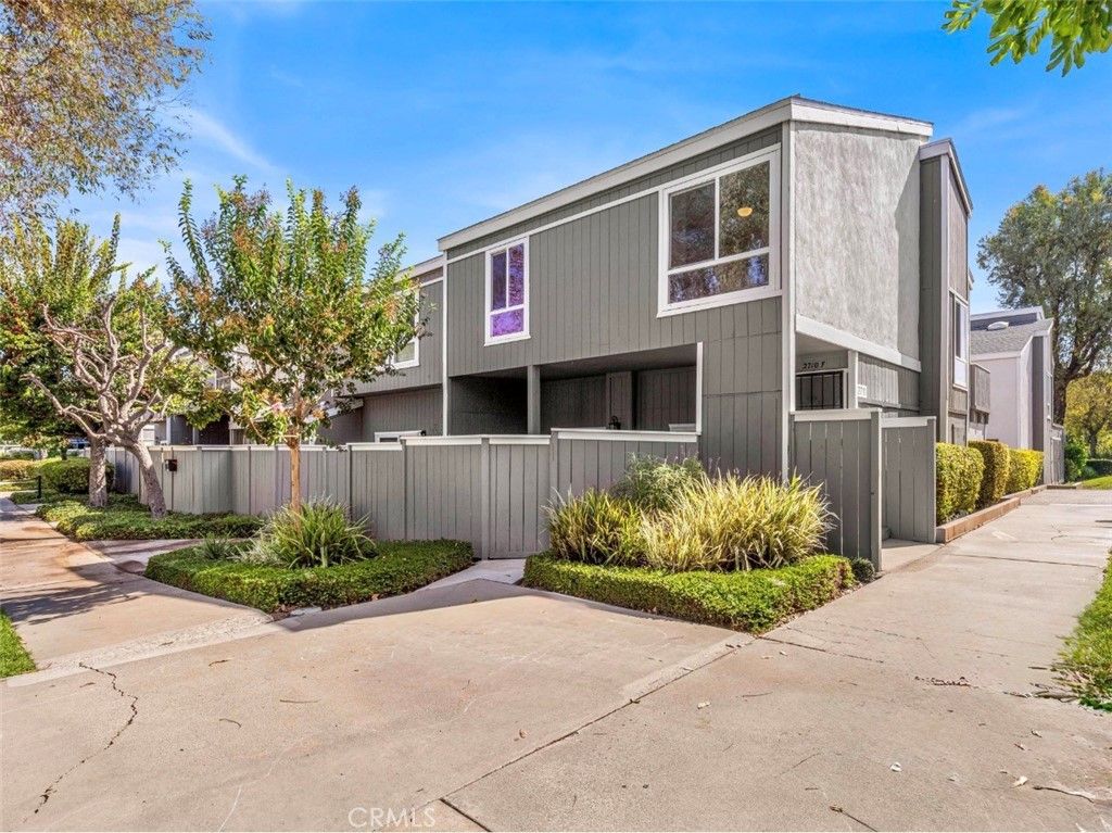 2710 W Segerstrom Avenue F, Santa Ana, CA 92704 — exterior