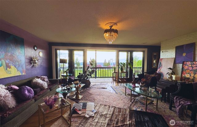 1310 N Heatherwood W, Tacoma, WA 98406