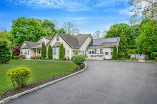 8 Emerald Court, Moriches, NY 11955