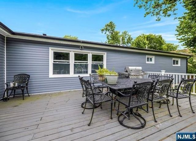 150 Fremont Avenue, Park Ridge, NJ 07656