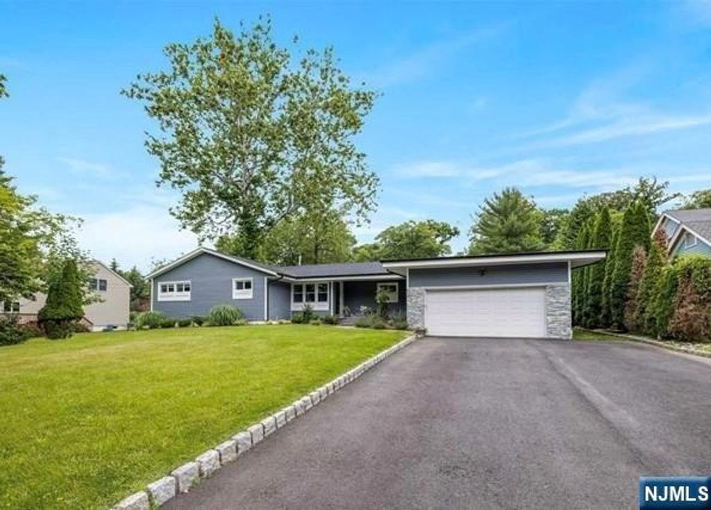 150 Fremont Avenue, Park Ridge, NJ 07656