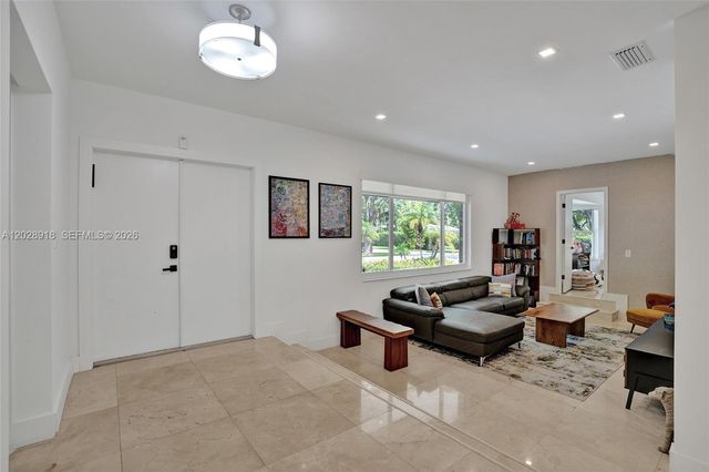 18641 NE 21st Ave, Miami, FL 33179