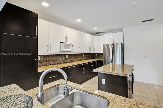 18641 NE 21st Ave, Miami, FL 33179