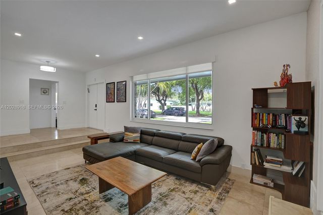 18641 NE 21st Ave, Miami, FL 33179