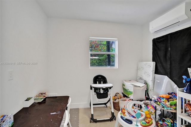 18641 NE 21st Ave, Miami, FL 33179
