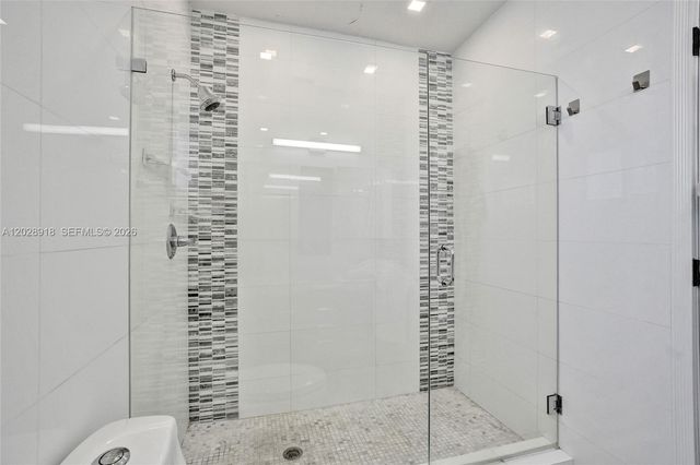 18641 NE 21st Ave, Miami, FL 33179