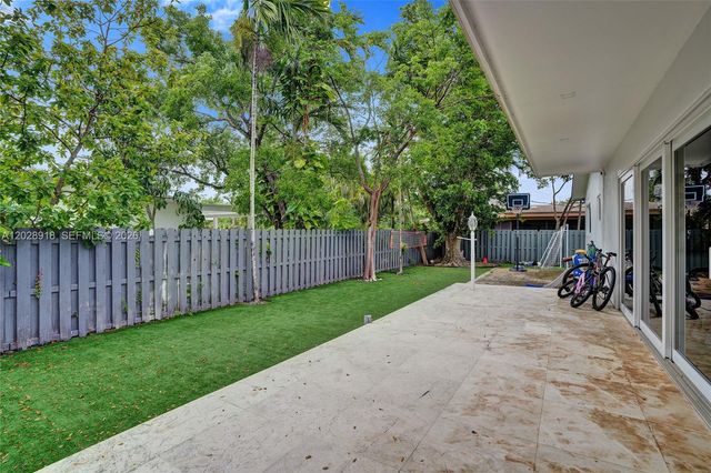 18641 NE 21st Ave, Miami, FL 33179
