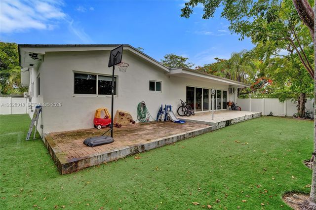 18641 NE 21st Ave, Miami, FL 33179