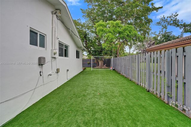 18641 NE 21st Ave, Miami, FL 33179