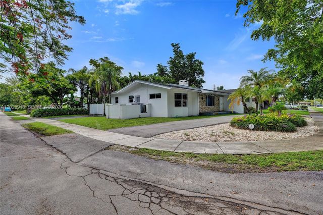 18641 NE 21st Ave, Miami, FL 33179