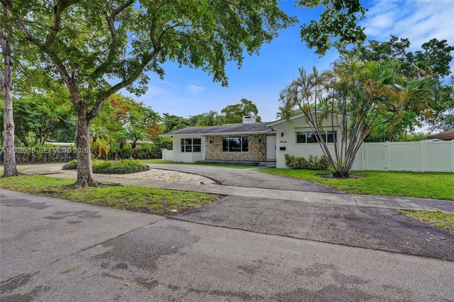 18641 NE 21st Ave, Miami, FL 33179