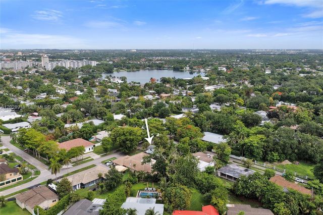 18641 NE 21st Ave, Miami, FL 33179